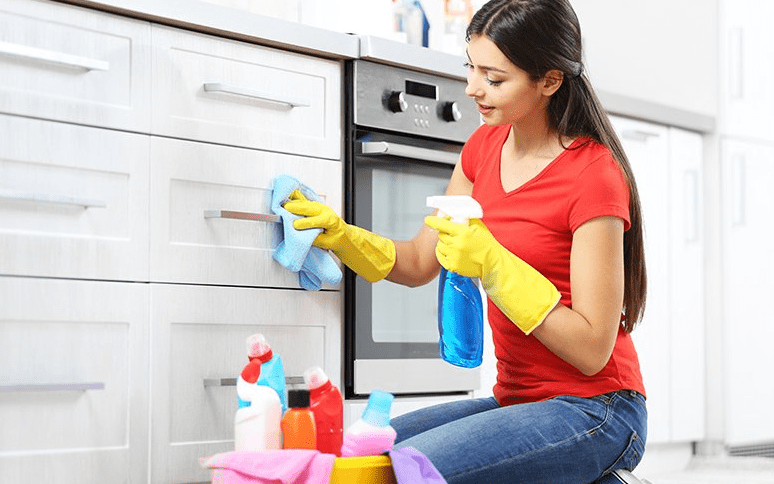 cara membersihkan kitchen set apartemen